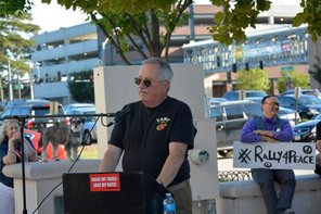 Robert K. Dean of the Tidewater Libertarian Party speaks at rally 